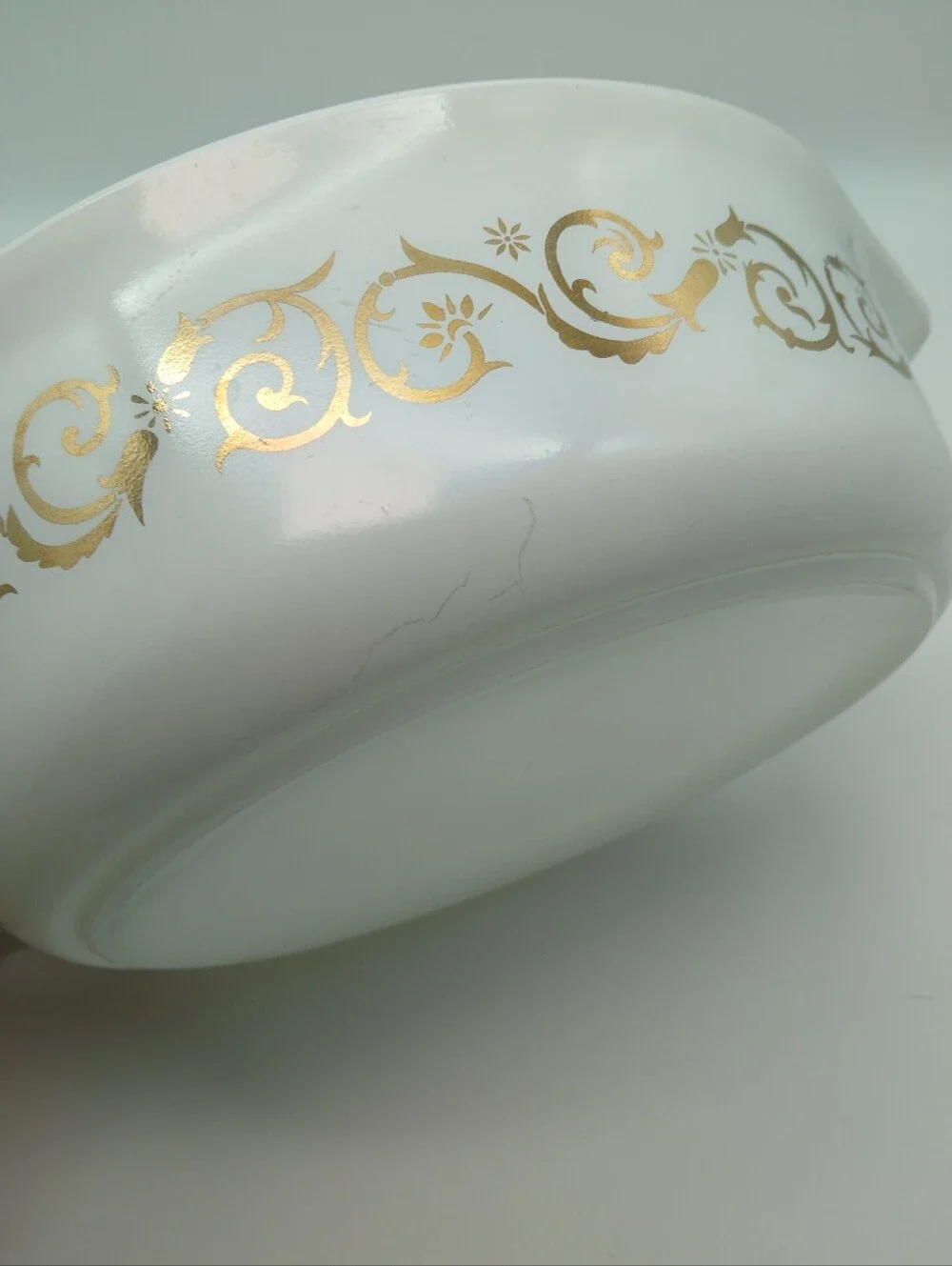 Pyrex 1.5 quart casserole dish in Empire Scroll/Golden Scroll & Golden Garland